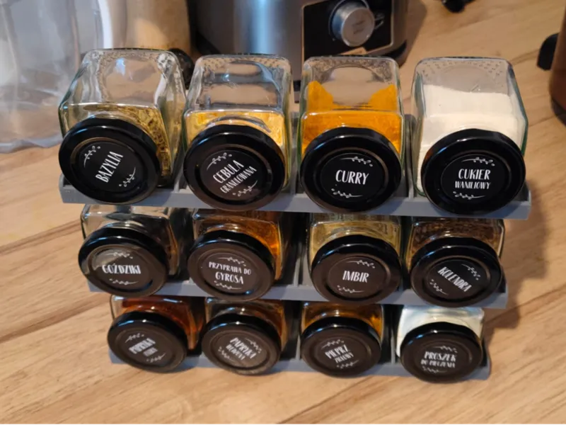 Spice rack for rectangular jars