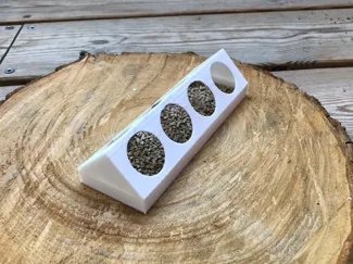 No-Spill Chick Feeder - No support needed !