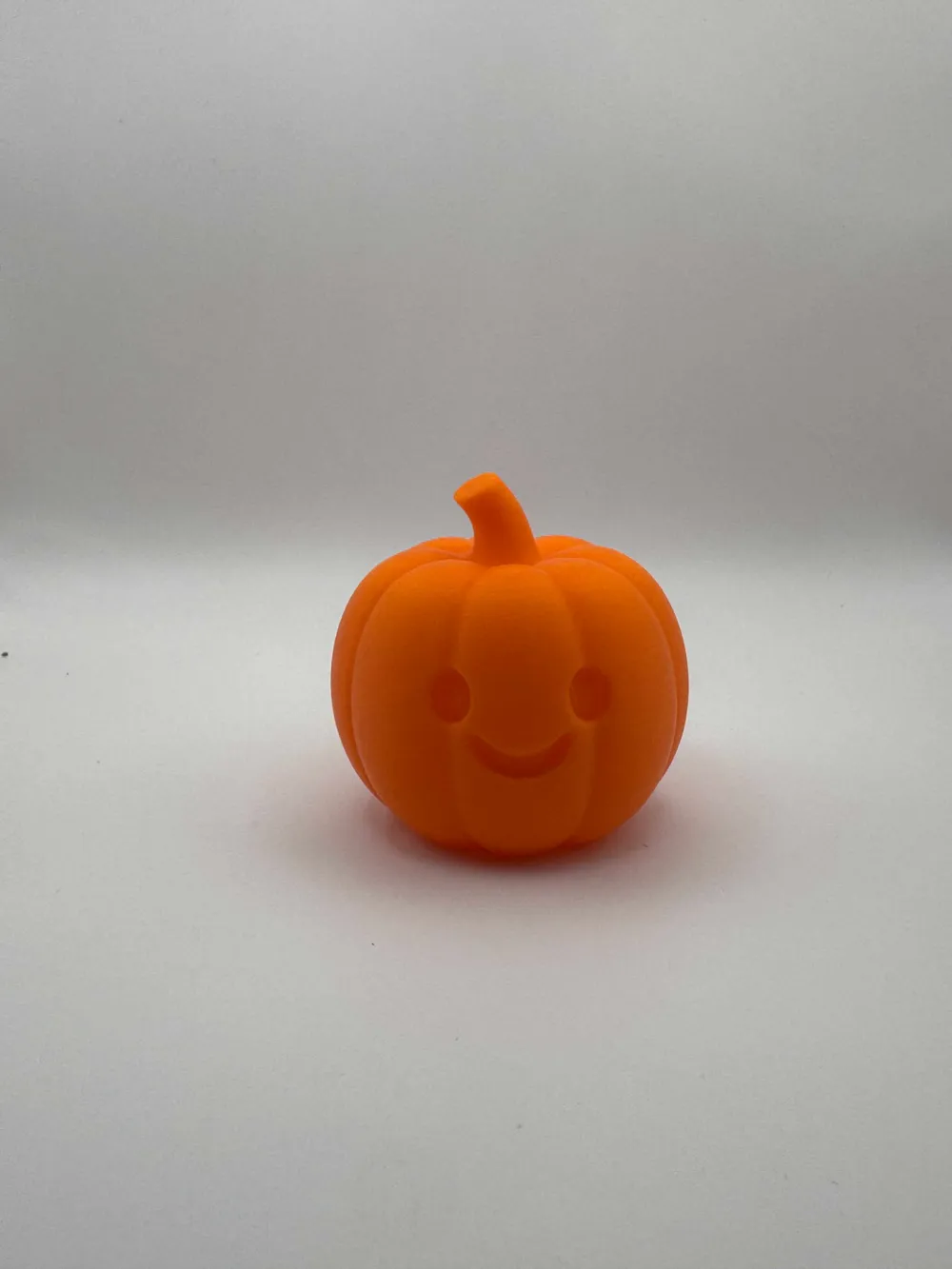 Pumpkin Buddy – smiling pumpkin figurine - Free 3D Print Model - MakerWorld