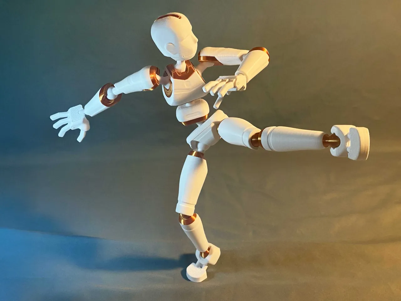 Manne - Articulated Art Reference Figure view 4