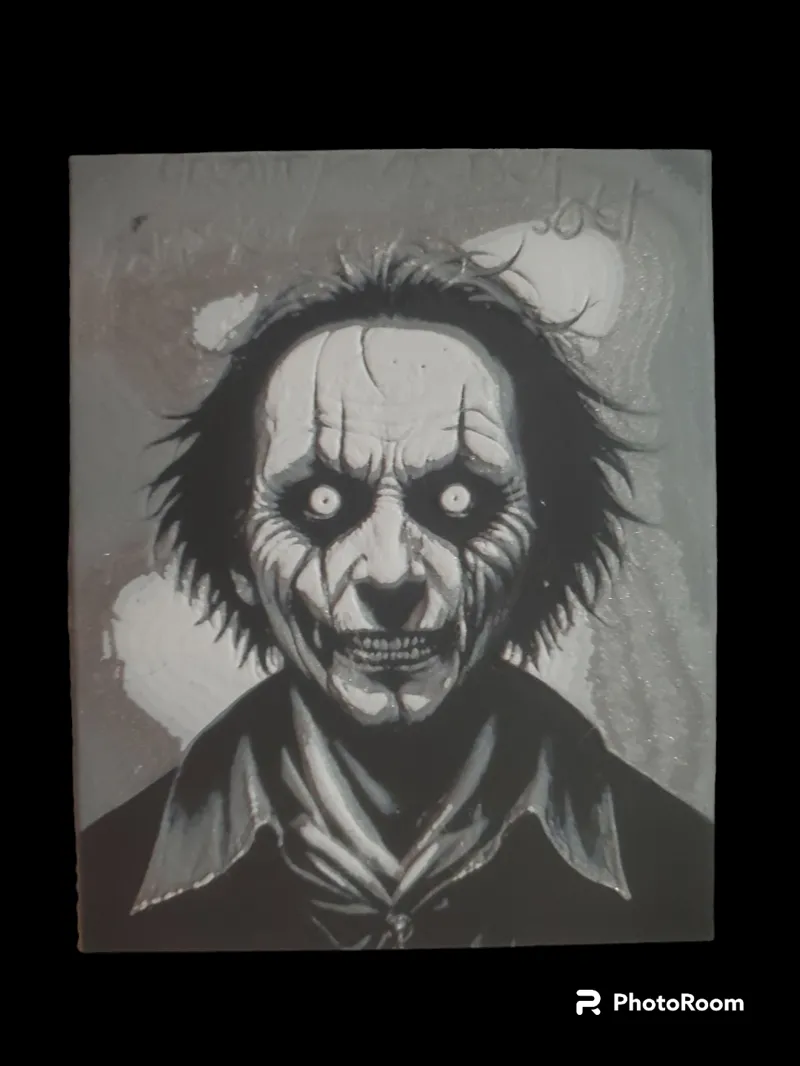 Grayscale Scary Face Hueforge