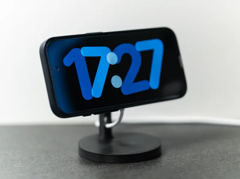 iPhone MagSafe Stand