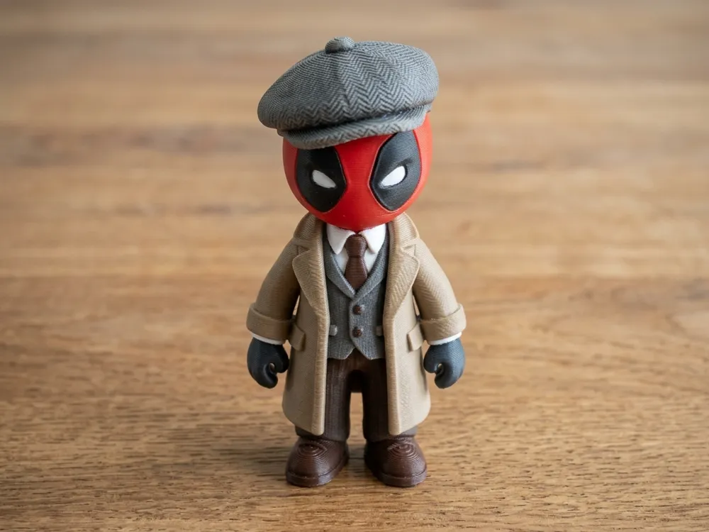 Letrero o emblema decorativo: Deadpool Peaky Blinders. Referencia del modelo original.