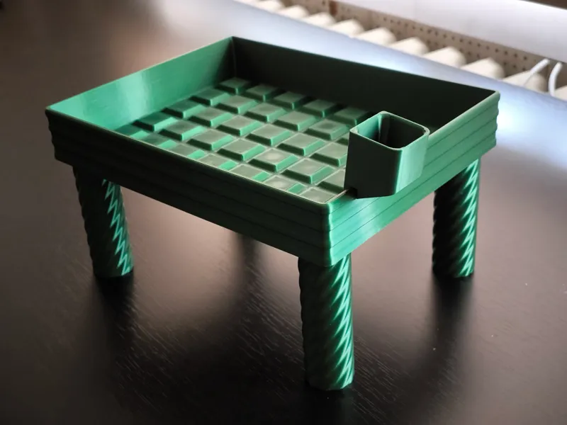 Seedling table for cubes