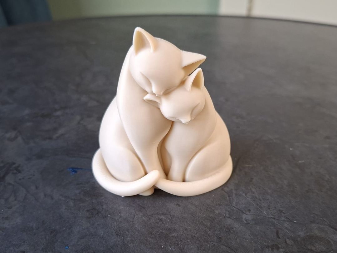 Loving Cat Duo – Cute Cuddling Cat Sculpture