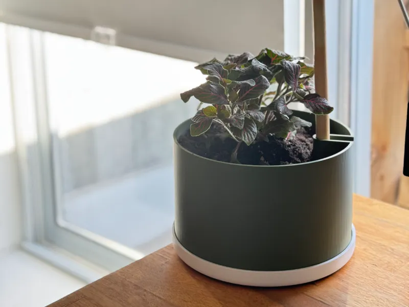 Lee Valley Grow Light Planter