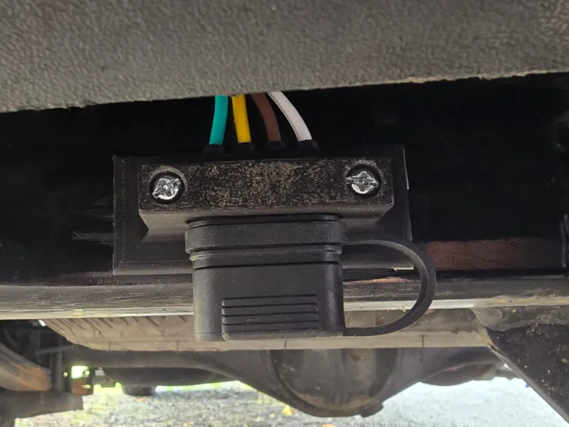 Universal 4 pin trailer plug mount