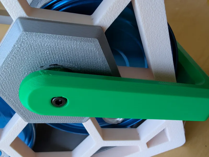 Stackable catfood can holder retaining arm