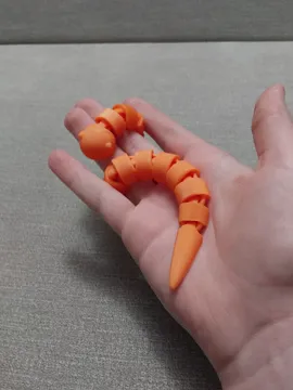 Objeto manipulable: Flexi snake fidget — vista de referencia 5