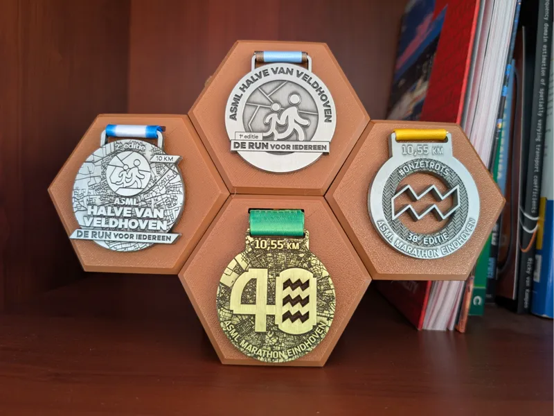 Minimalist extendable Medal Hanger