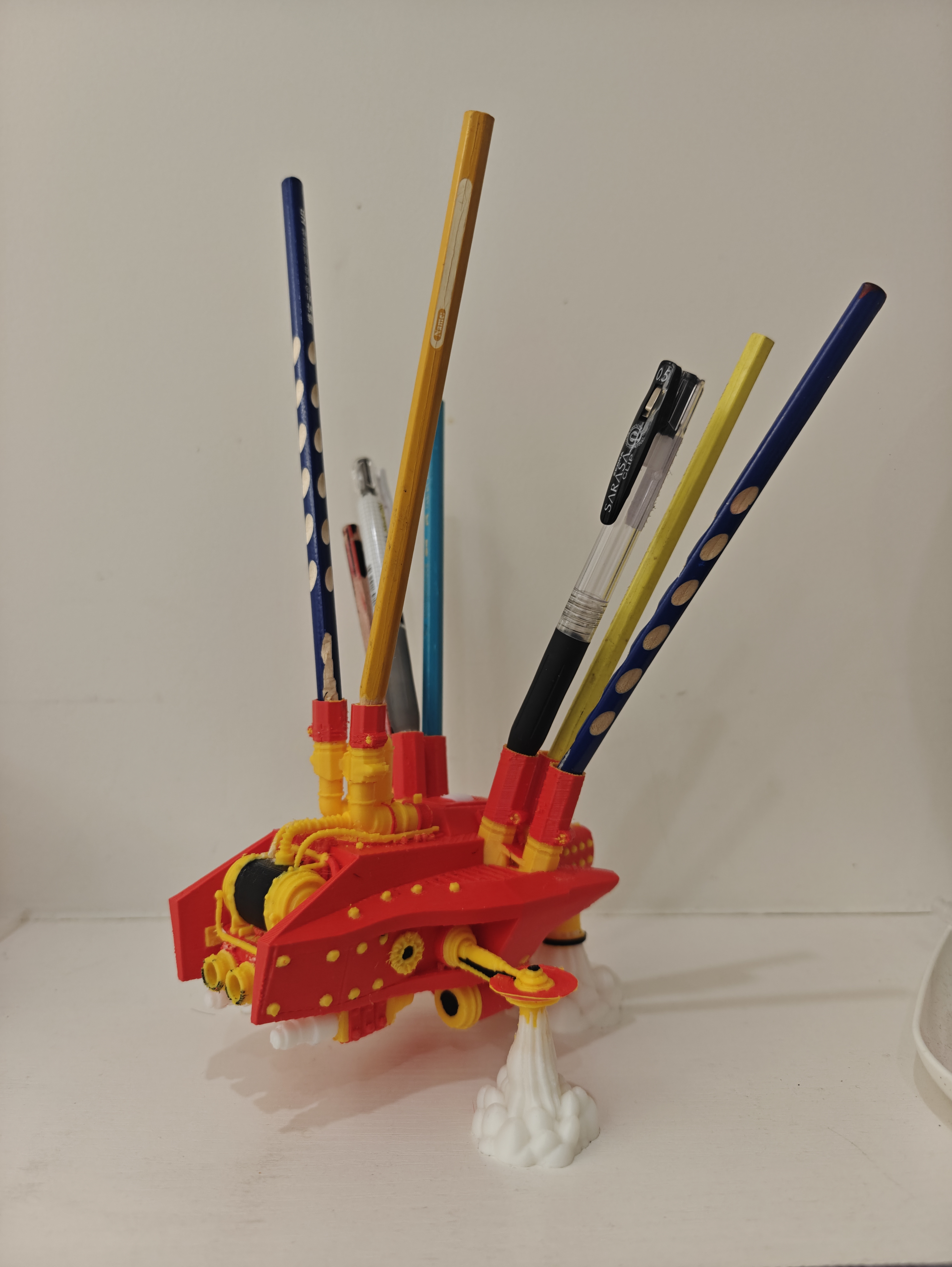 Miniatura 2 do modelo 3D 蒸汽朋克宇宙飞船，创意笔筒。