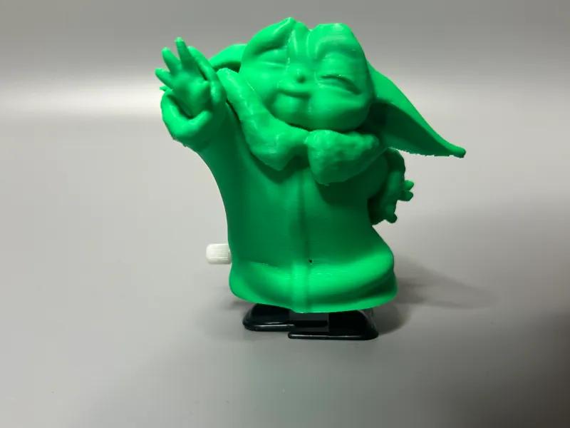 Baby Yoda mit Roboter Füße