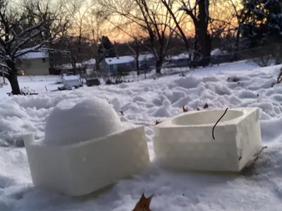 Snow ball maker