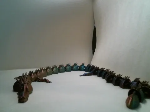 Dragon au long museau articulé