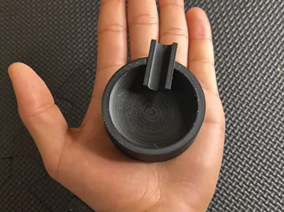 Single-person ashtray