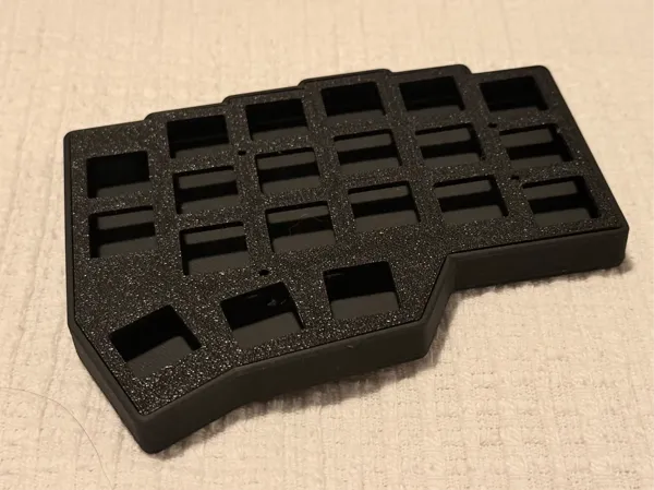 Boîtier et plaques Corne v4 pour switches Cherry MX et Choc LP