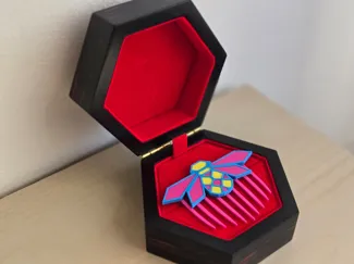 Bee Miraculous Haircomb - Zoé camo version