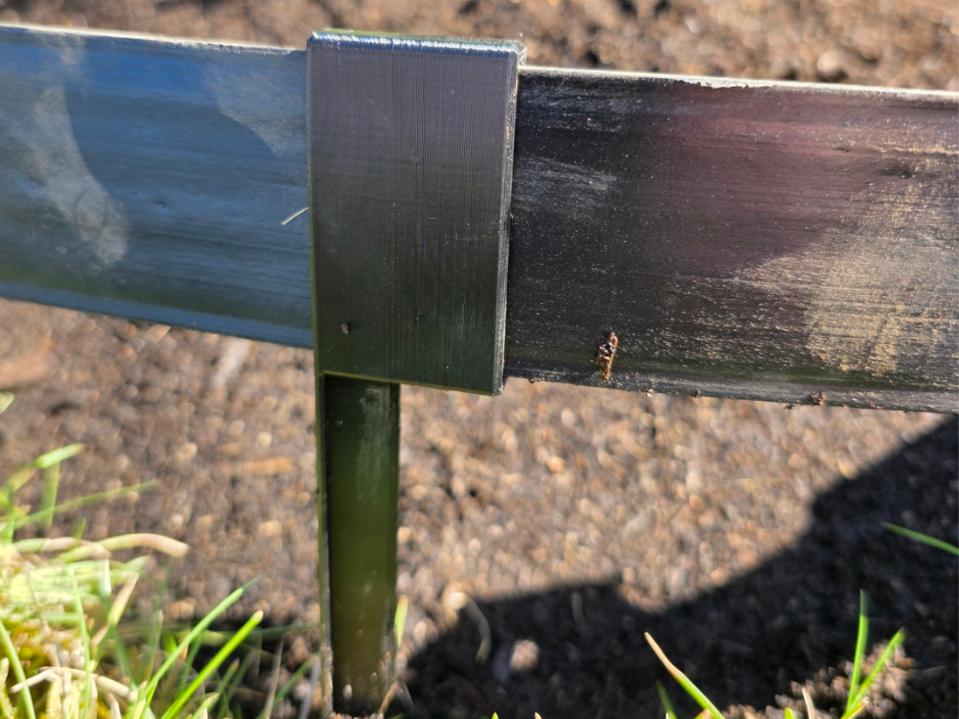 Garden no dig edging connector