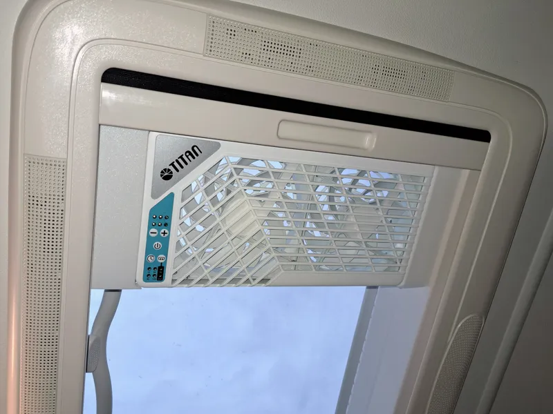 Ventilatorhalterung Titan TTC-SC21 auf Midi-Heki
