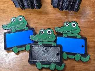 Alligator w/Engraving Blank Space - Keychain/Pin