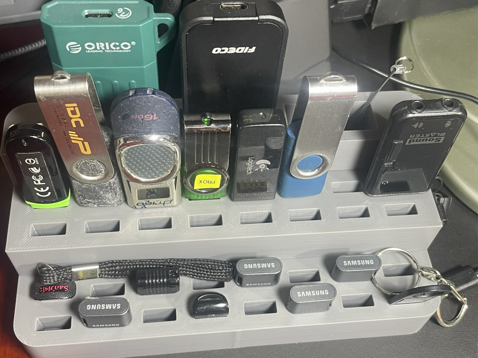 USB & NVMe HOLDER