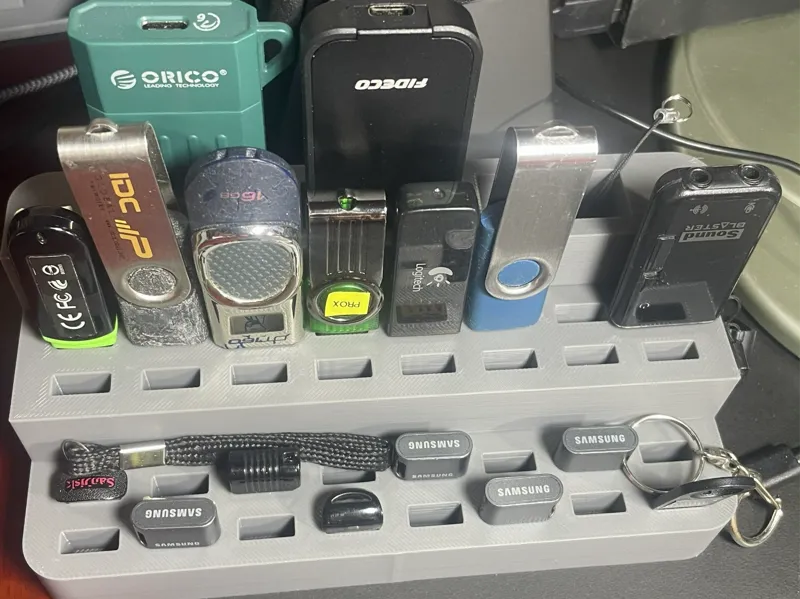 USB & NVMe HOLDER