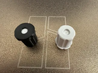 Filament cleaning container for circular sponge