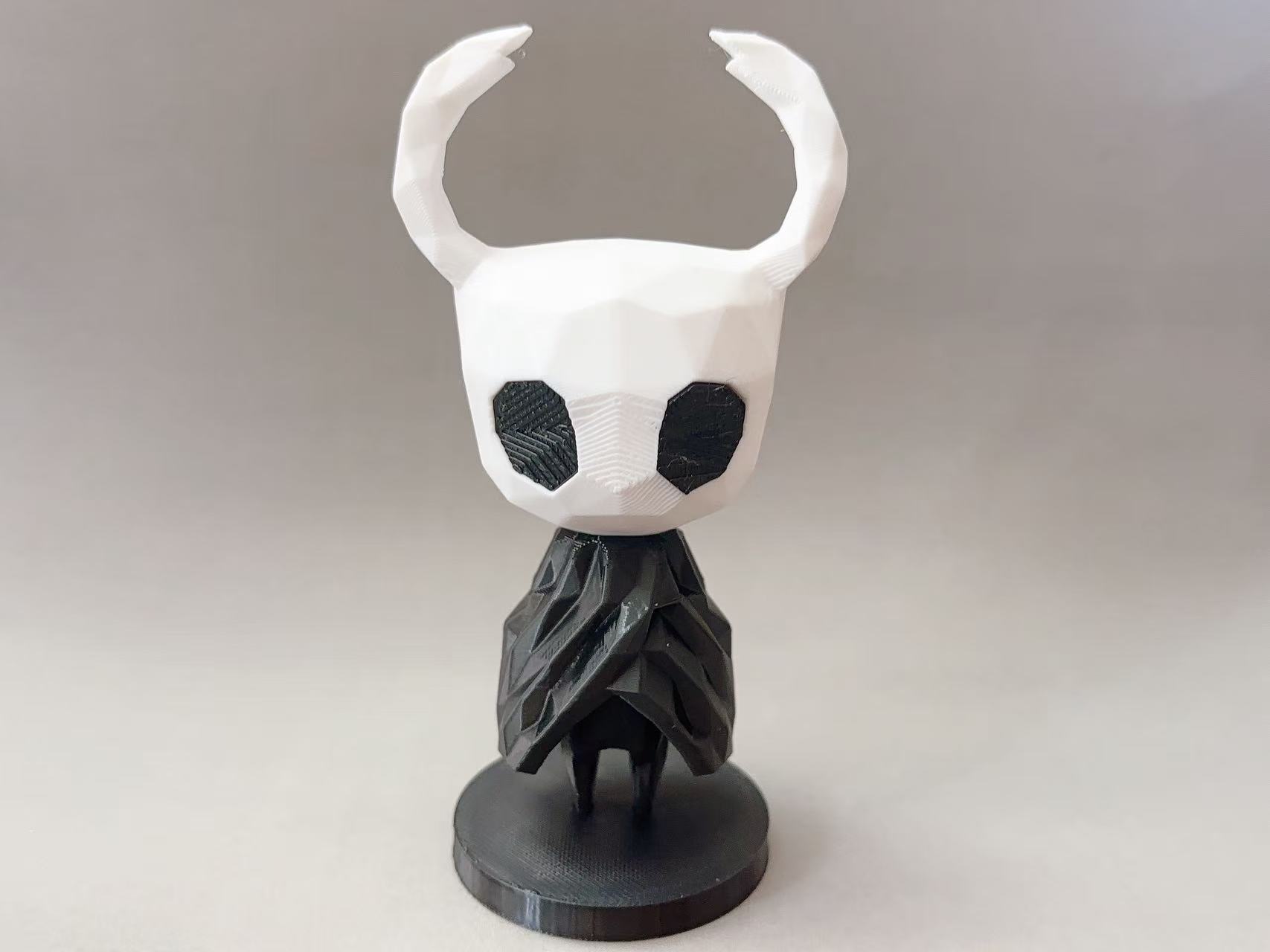 Miniatura 1 do modelo 3D 空洞骑士 黑白小骑士
