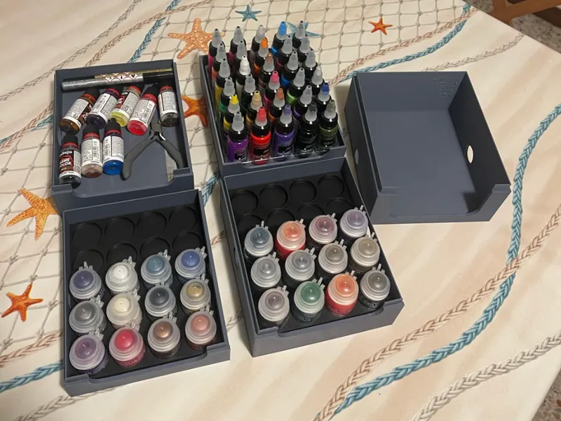 contenitore impilabile per colori