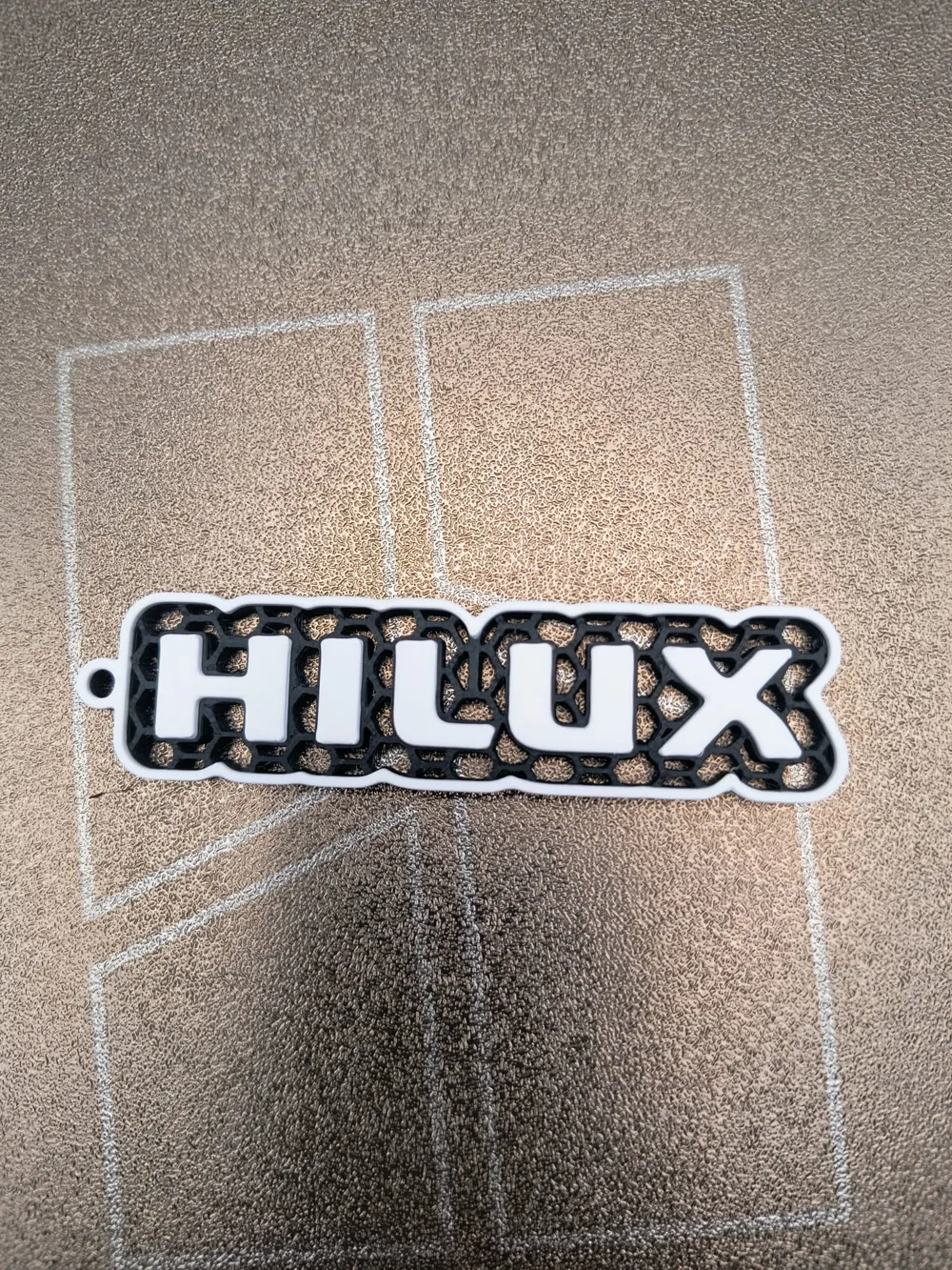Toyota Hilux logo honeycomb keychain - Free 3D Print Model - MakerWorld