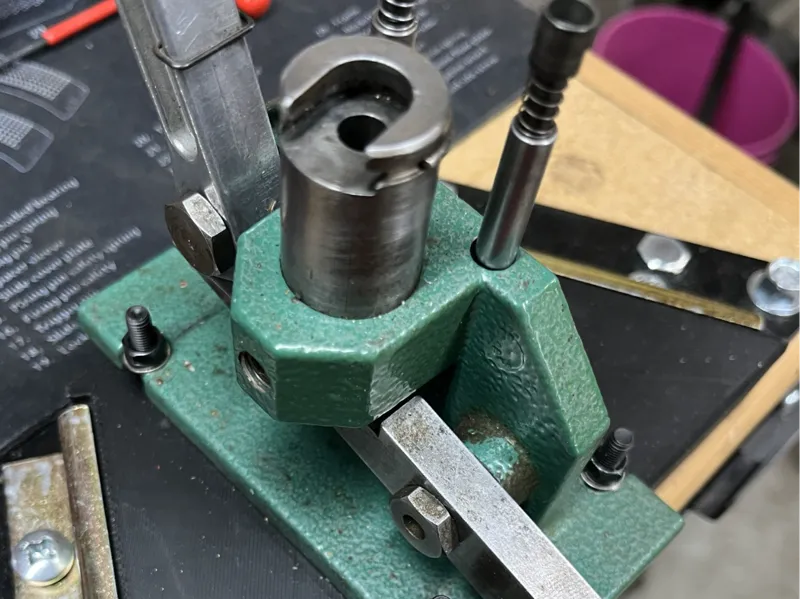 Lee Precision Mount Adaptable Mount for Benchplate