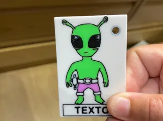 llavero de alien personalizado