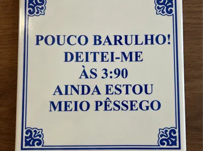 Portuguese Meme Tile “Quiet Down”