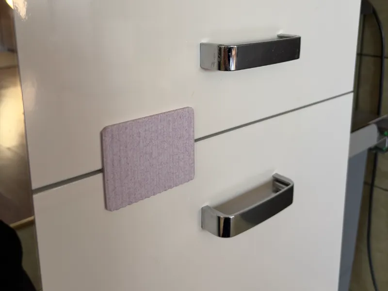 Sliding drawer safety connector