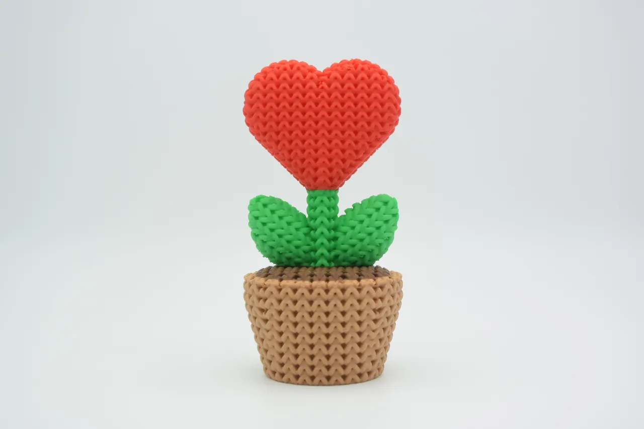 Knitted Heart Plant In a Pot (3 Filament Changes) view 4