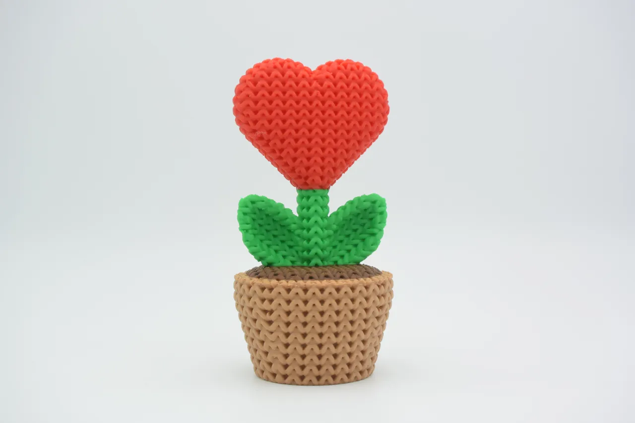Knitted Heart Plant In a Pot (3 Filament Changes) view 2