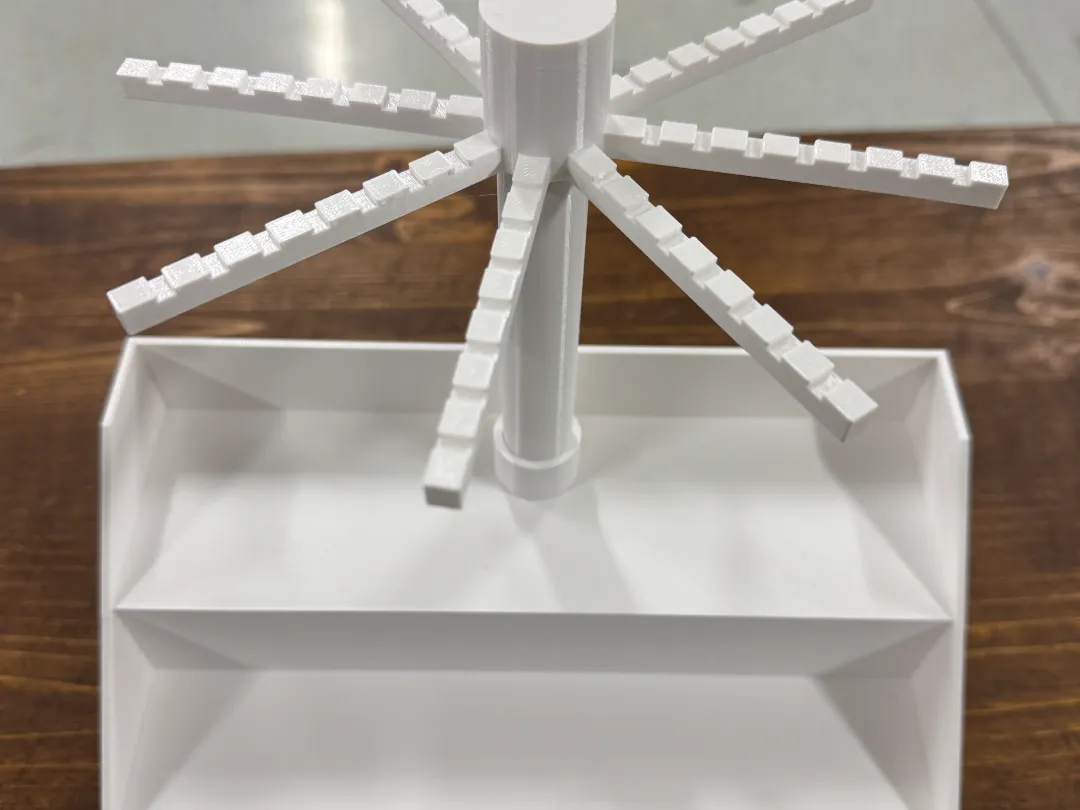 Multi Level Display Stand with Keychain Holder by MaximumOverdrive MakerWorld: Download Free 3D Models - 3D model önizlemesi