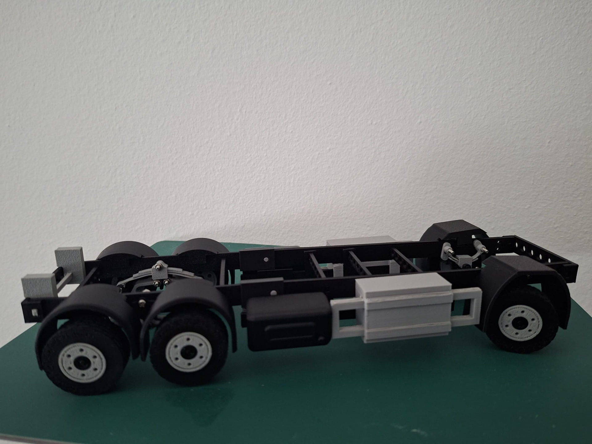 Telaio per Camion 6x2 - Scala 1:32 (Truck Chassis)