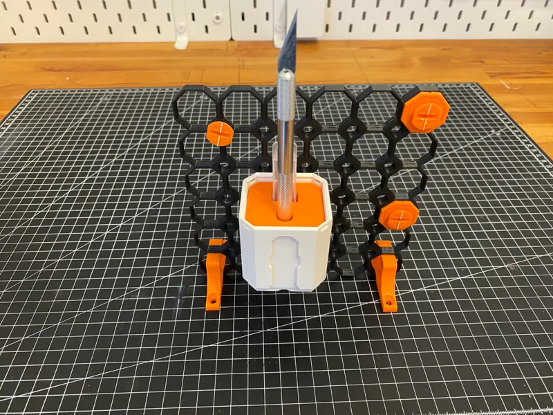 Multiboard Multibin Top for hobby knife