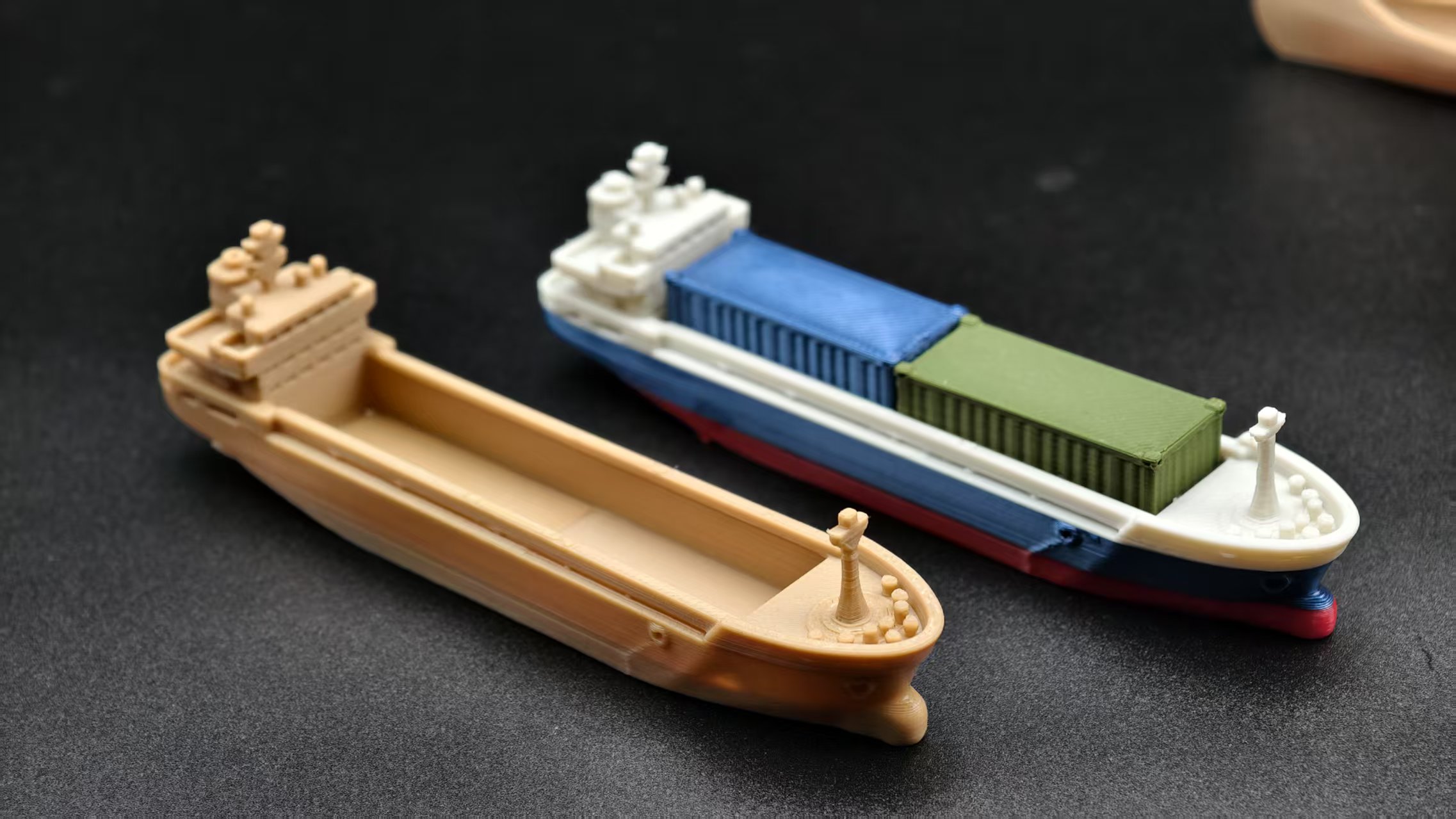Miniatura 2 do modelo 3D 集装箱运输船2，可浮水，集装箱可拆分