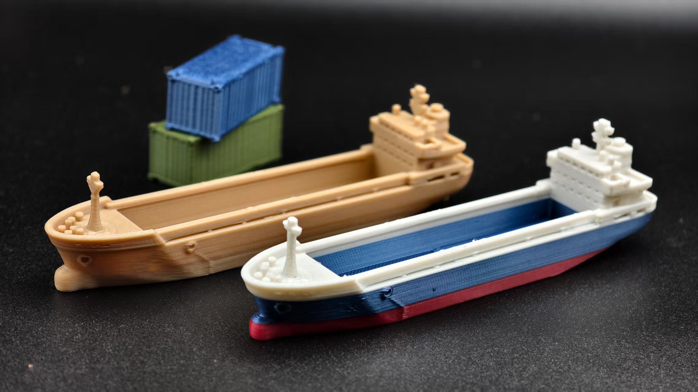 Miniatura 1 do modelo 3D 集装箱运输船2，可浮水，集装箱可拆分