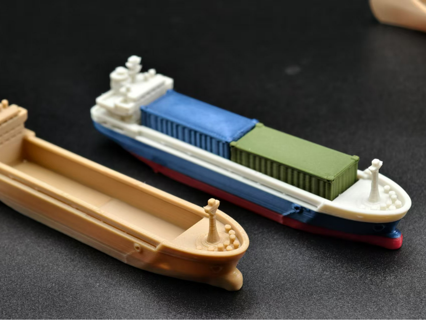 Miniatura 3 do modelo 3D 集装箱运输船2，可浮水，集装箱可拆分