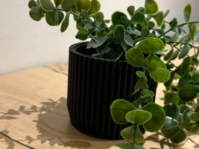 Cover pot (artificial plants) symmetrical look