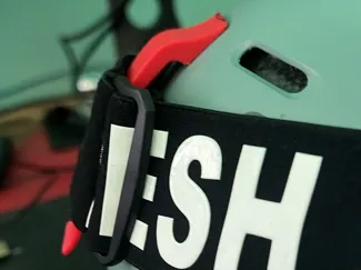 Goggles' Clip for snowboard helmet