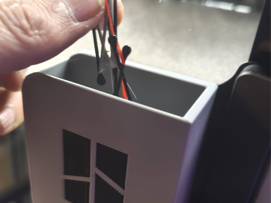 H2D Handle-Mounted Removable Purge Bin