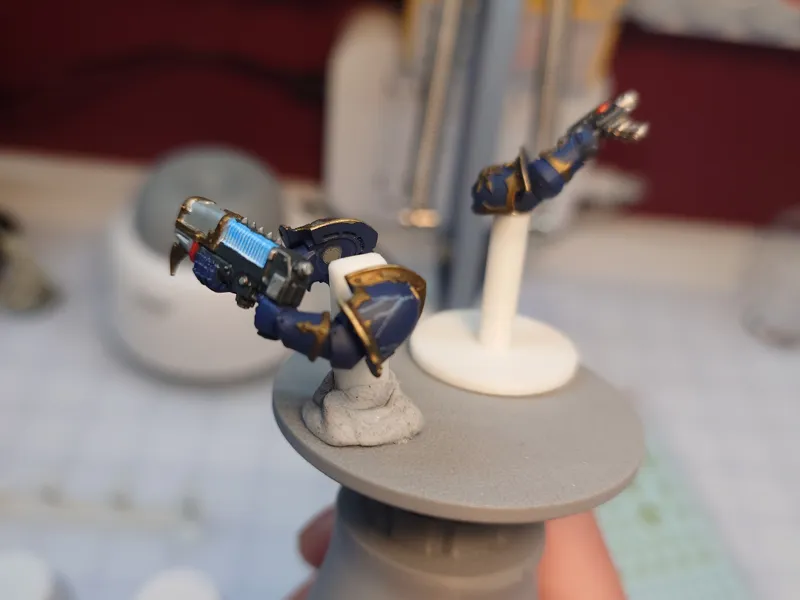 Magnetized Arms Holder for Miniature Painting
