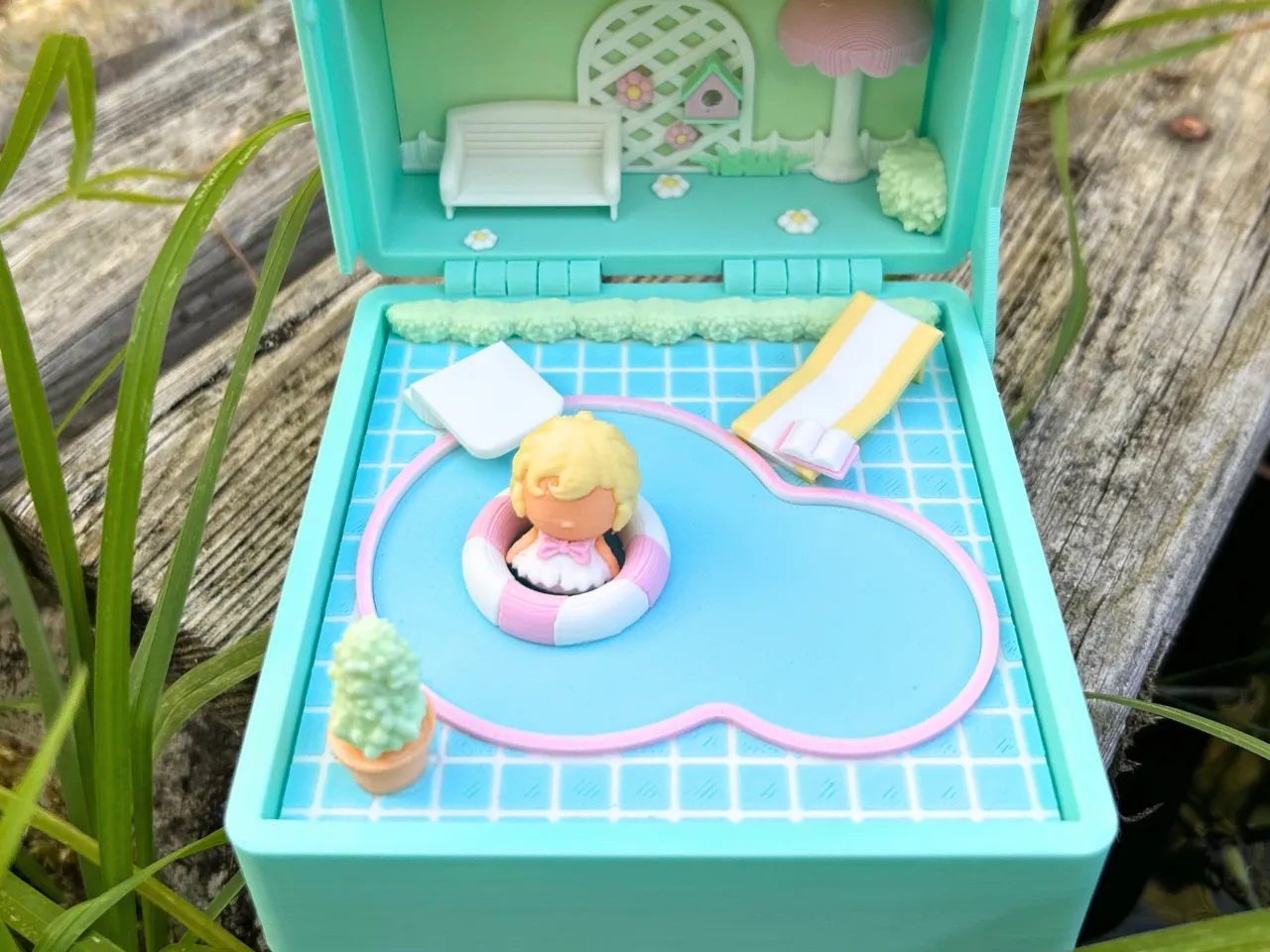 Pool Party – Mini Doll Playset view 4