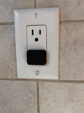 Safe Plug: A wall outlet cover