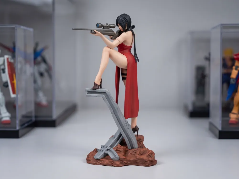 Figura decorativa: Ada Wong Sniper Figure. Referencia del modelo original.