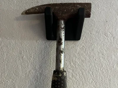 heavy Hammer Hanger